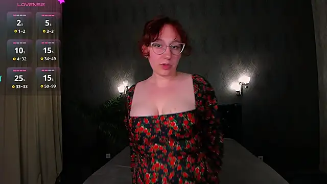 Snapshot of ellie_coy_ chatting on 06/19/26, 07:41 ellie coy online show from 06/19/26, 07:41