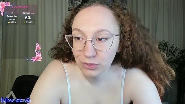 ellie coy  online show from 10/21/25, 07:30