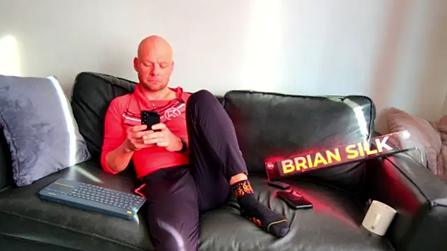 Snapshot of BRIANSILK77 chatting on 01/11/26, 12:23 BRIANSILK77 online show from 01/11/26, 12:23
