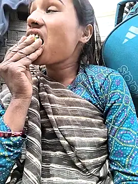 Snapshot of Hot_raaani chatting on 12/16/25, 10:30 Hot raaani online show from 12/16/25, 10:30