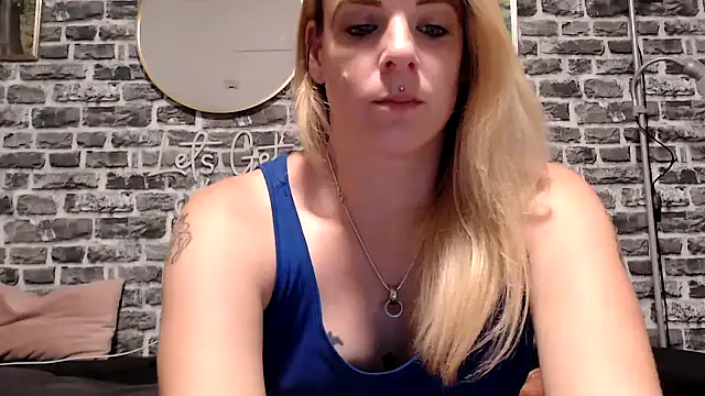 Snapshot of SexyMilf_37 chatting on 07/01/26, 08:20 SexyMilf 37 online show from 07/01/26, 08:20
