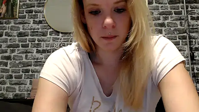Snapshot of SexyMilf_37 chatting on 06/11/26, 08:50 SexyMilf 37 online show from 06/11/26, 08:50
