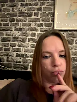 Snapshot of SexyMilf_37 chatting on 10/12/25, 04:30 SexyMilf 37 online show from 10/12/25, 04:30