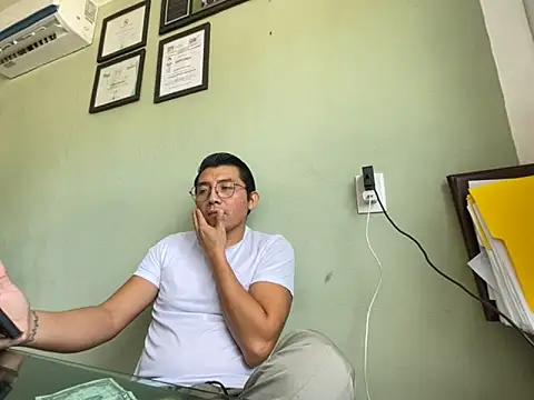 AlejXndroKD online show from 10/18/25, 05:15