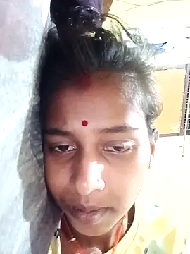 Snapshot of Saniye-143 chatting on 10/14/25, 05:57 Saniye-143 online show from 10/14/25, 05:57