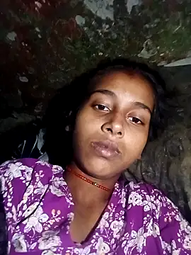 Snapshot of Saniye-143 chatting on 10/31/25, 05:31 Saniye-143 online show from 10/31/25, 05:31