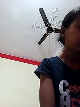Snapshot of Saniye-143 chatting on 10/10/25, 04:13 Saniye-143 online show from 10/10/25, 04:13