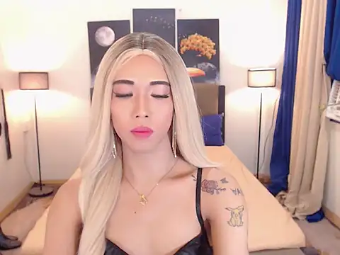 PreciousAmore online show from 11/11/25, 10:21