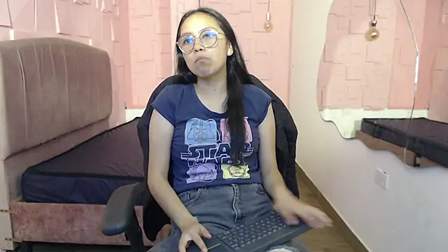 Snapshot of katalina07_1 chatting on 09/30/25, 04:02 katalina07 1 online show from 09/30/25, 04:02