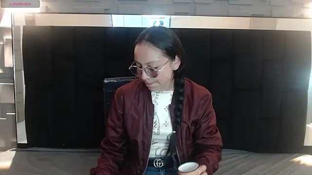 Snapshot of katalina07_1 chatting on 12/17/25, 01:16 katalina07 1 online show from 12/17/25, 01:16