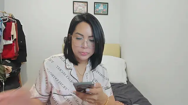 Rainy Ren online show from 10/23/25, 03:00