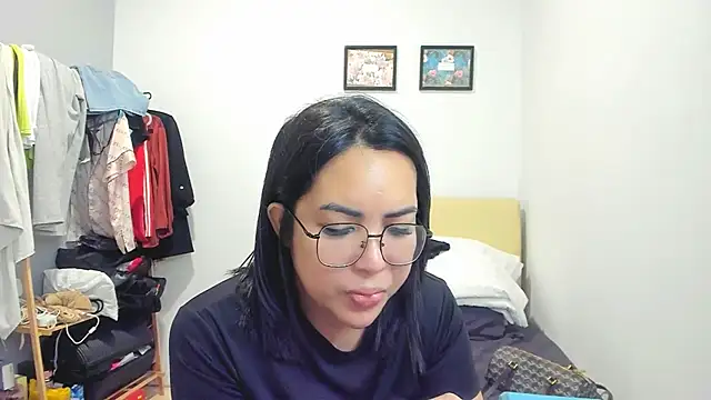 Rainy Ren online show from 10/21/25, 03:33