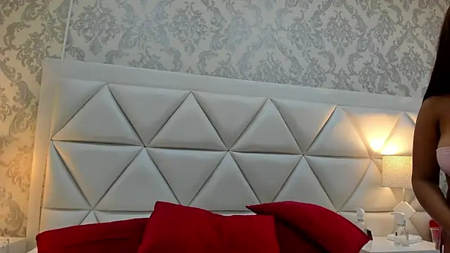 GabyMoreau online show from 11/18/25, 12:41