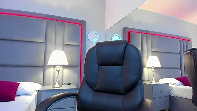 GabyMoreau online show from 04/10/26, 07:32