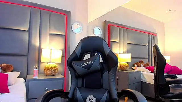 GabyMoreau online show from 10/09/25, 07:14