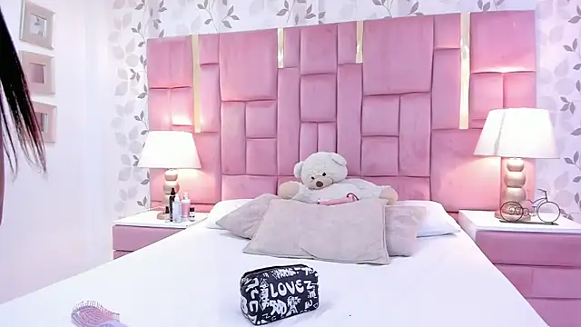 GabyMoreau online show from 03/26/26, 08:18