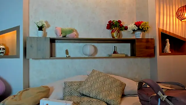 Emilly Beaumont online show from 12/21/25, 01:13