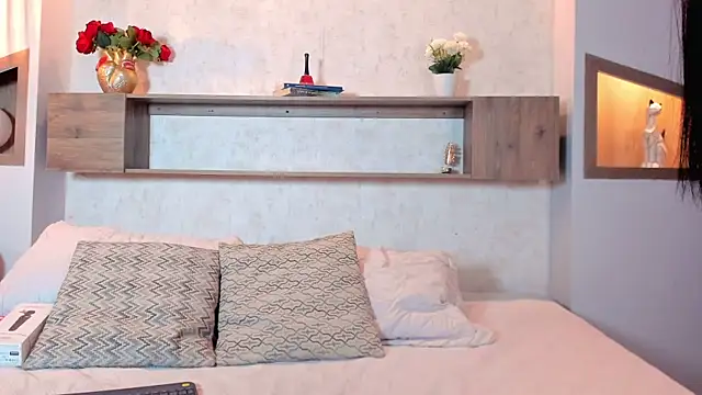 Emilly Beaumont online show from 11/21/25, 12:15