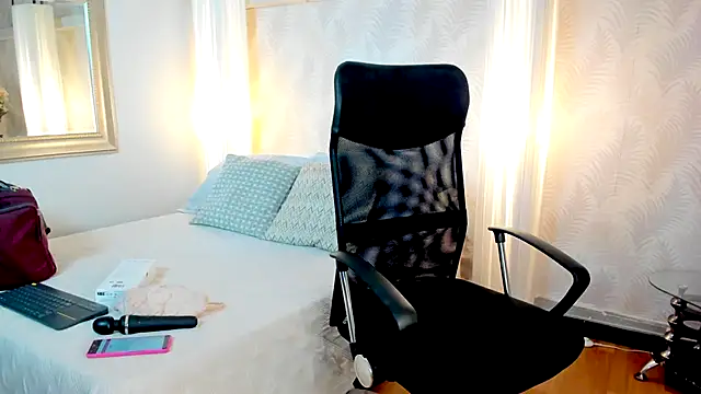 Emilly Beaumont online show from 10/11/25, 11:00