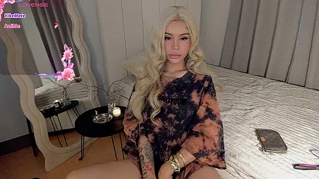 LUUVRRI 21 online show from 04/06/26, 10:22