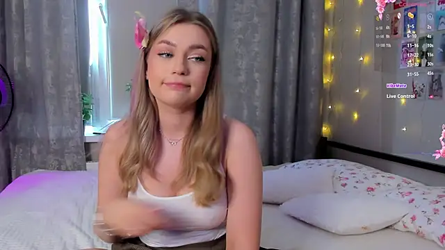 Snapshot of IsabellaTaiIer chatting on 09/26/25, 10:22 IsabellaTaiIer online show from 09/26/25, 10:22