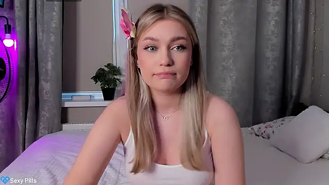 Snapshot of IsabellaTaiIer chatting on 10/05/25, 11:56 IsabellaTaiIer online show from 10/05/25, 11:56