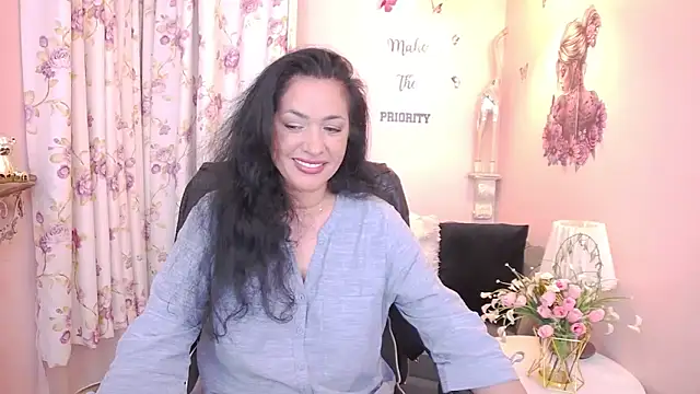 Snapshot of MyLovOne chatting on 05/12/26, 12:33 MyLovOne online show from 05/12/26, 12:33