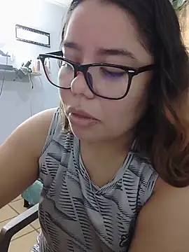 Snapshot of saenz_eymi chatting on 06/17/26, 05:01 saenz eymi online show from 06/17/26, 05:01