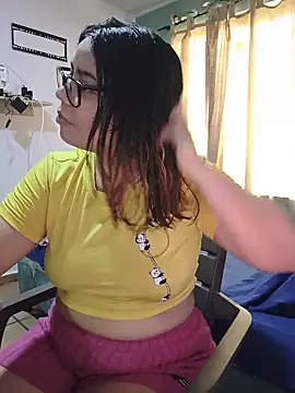 Snapshot of saenz_eymi chatting on 07/08/26, 03:45 saenz eymi online show from 07/08/26, 03:45