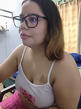 Snapshot of saenz_eymi chatting on 06/22/26, 03:53 saenz eymi online show from 06/22/26, 03:53