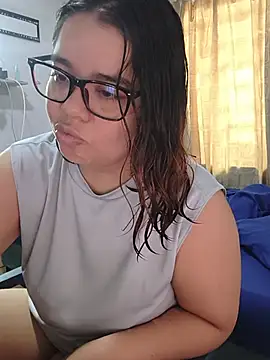 Snapshot of saenz_eymi chatting on 07/14/26, 04:35 saenz eymi online show from 07/14/26, 04:35