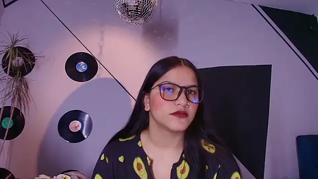 Snapshot of Lilith_and_Khloe chatting on 03/03/26, 11:17 Lilith and Khloe online show from 03/03/26, 11:17