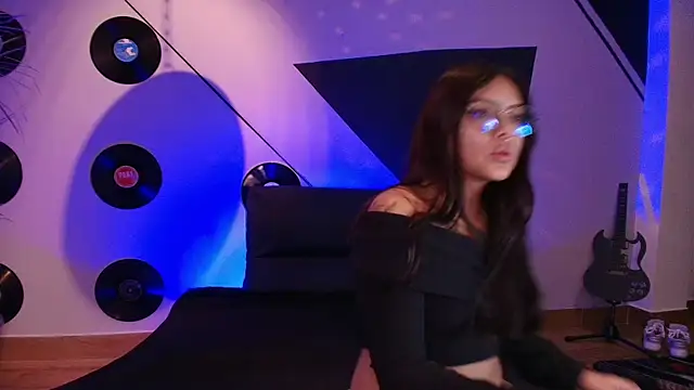 Snapshot of Lilith_and_Khloe chatting on 10/18/25, 11:23 Lilith and Khloe online show from 10/18/25, 11:23