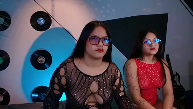 Snapshot of Lilith_and_Khloe chatting on 09/26/25, 11:28 Lilith and Khloe online show from 09/26/25, 11:28