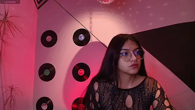 Snapshot of Lilith_and_Khloe chatting on 10/03/25, 11:23 Lilith and Khloe online show from 10/03/25, 11:23