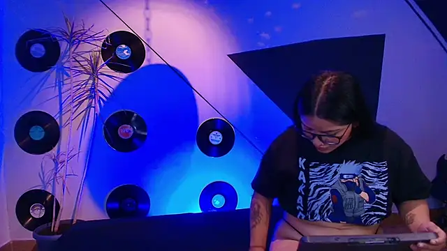 Snapshot of Lilith_and_Khloe chatting on 11/01/25, 11:26 Lilith and Khloe online show from 11/01/25, 11:26