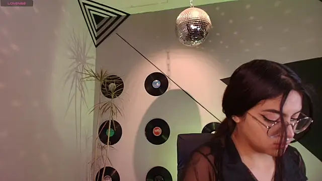 Snapshot of Lilith_and_Khloe chatting on 10/19/25, 11:24 Lilith and Khloe online show from 10/19/25, 11:24