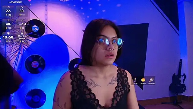 Snapshot of Lilith_and_Khloe chatting on 10/30/25, 11:19 Lilith and Khloe online show from 10/30/25, 11:19