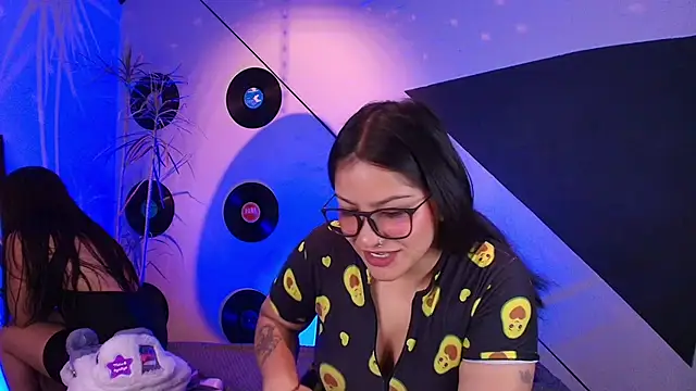 Snapshot of Lilith_and_Khloe chatting on 11/18/25, 11:35 Lilith and Khloe online show from 11/18/25, 11:35