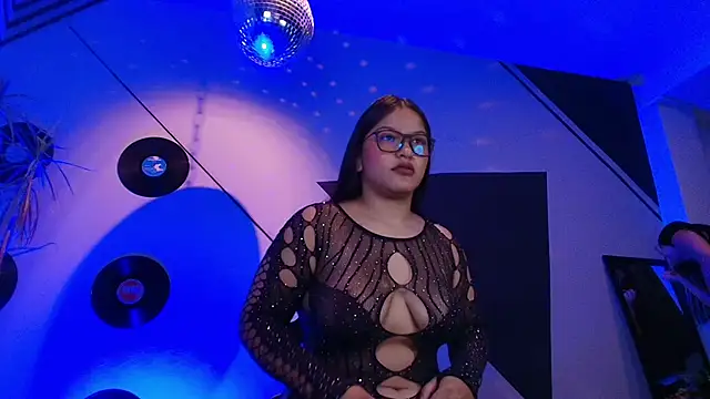 Snapshot of Lilith_and_Khloe chatting on 10/08/25, 11:34 Lilith and Khloe online show from 10/08/25, 11:34