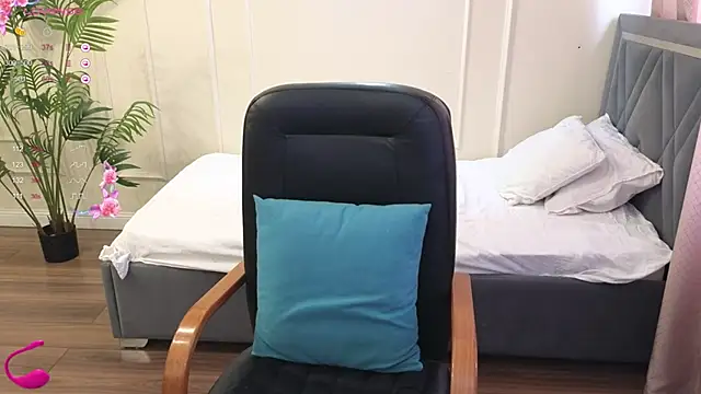 Kuro Ren online show from 02/15/26, 05:08