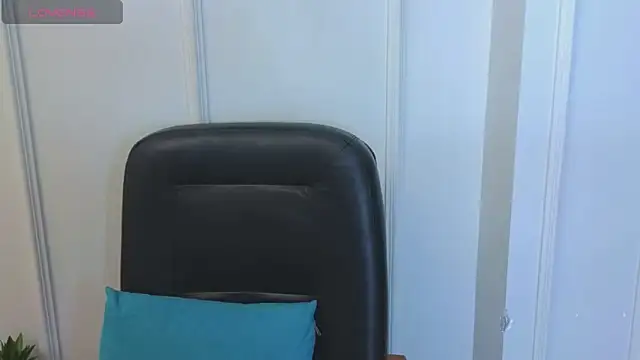 Kuro Ren online show from 10/10/25, 01:34