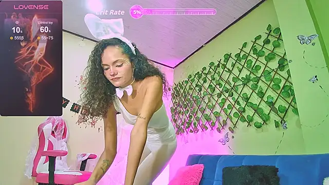 Karen Ariass online show from 10/31/25, 01:52