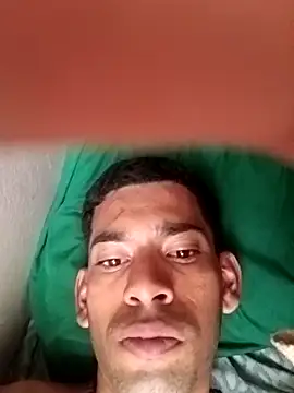 Snapshot of Negritohot2828 chatting on 09/17/25, 10:23 Negritohot2828 online show from 09/17/25, 10:23