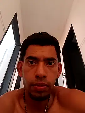 Snapshot of Negritohot2828 chatting on 10/17/25, 04:31 Negritohot2828 online show from 10/17/25, 04:31