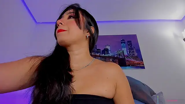 eva rain  online show from 10/31/25, 10:05