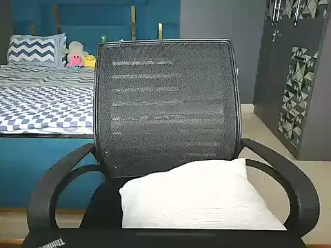 Urlove lily online show from 05/25/26, 01:43
