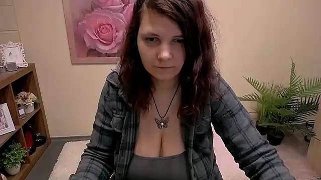 Snapshot of TwoBigSuns chatting on 03/24/26, 09:20 TwoBigSuns online show from 03/24/26, 09:20