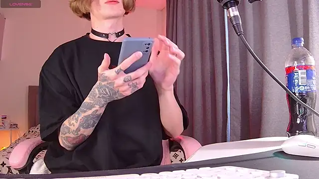 midwestemoqueen online show from 05/20/26, 12:24