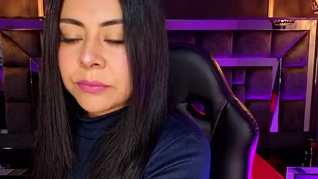 Aniajoness  online show from 12/17/25, 04:17